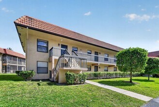 Building Photo - 21895 Lake Forest Cir