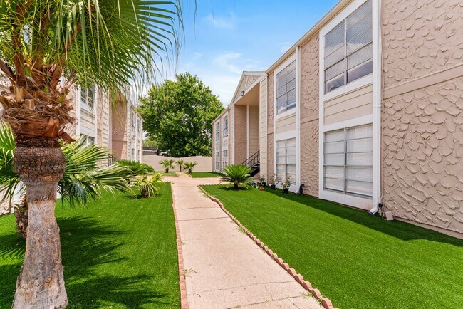 Building Photo - 6819 Cook Rd