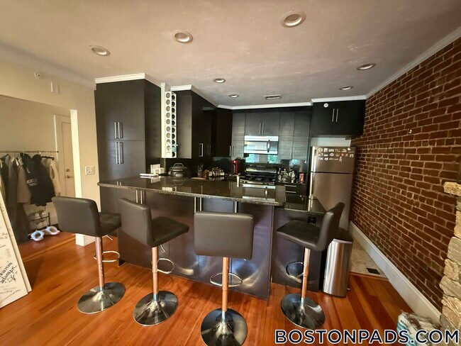 Foto del edificio - 1616 Beacon St