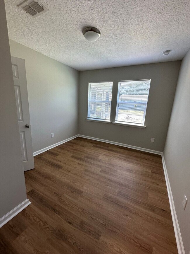Foto del edificio - Renovated 3/1 Single Family home- Availabl...