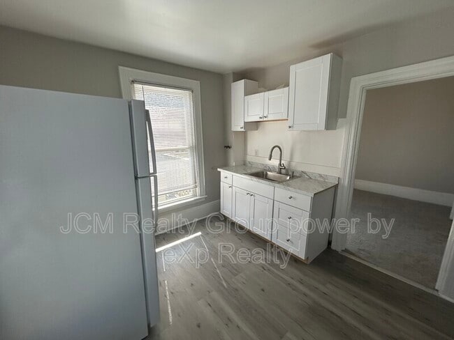 Building Photo - 829 Broadway