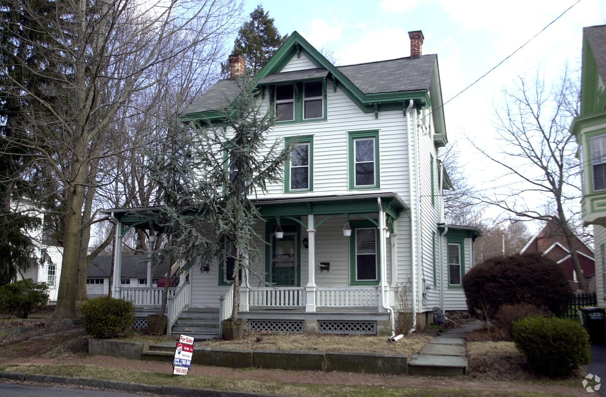 Building Photo - 135 Liberty St