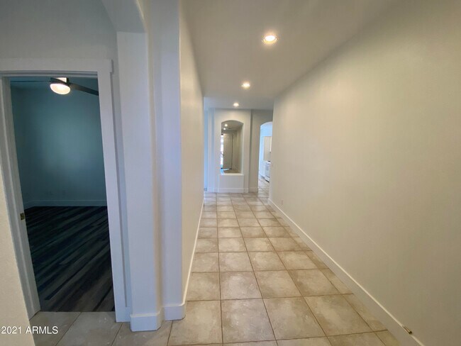 Foto del edificio - 371 N Bell Pl