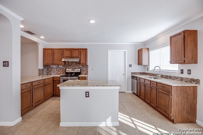 Foto del edificio - *COMING SOON* Beautiful 3 Bedroom Home with Granite Countertops & Large Backyard