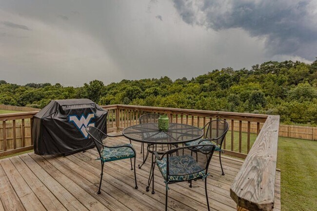 Foto del edificio - 4BR, 2.5 Ba home in the Saddlebrook Ridge ...