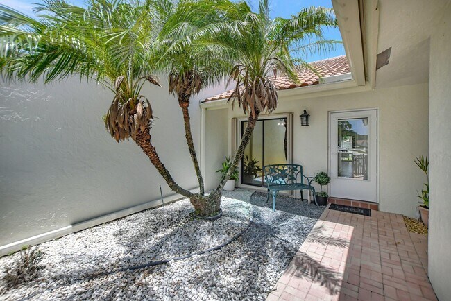 Foto del edificio - 21650 Coronado Ave