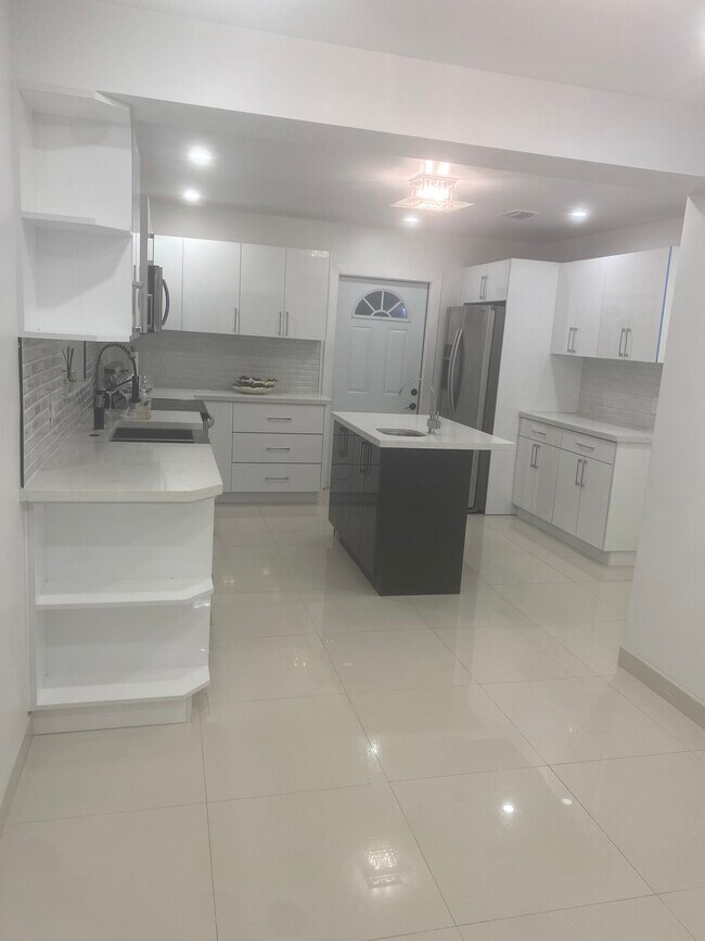 Foto del edificio - 6930 NW 168th St
