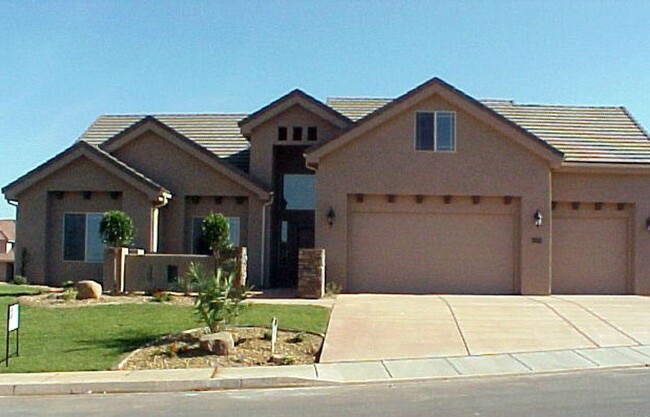 Foto del edificio - Five Bedroom Home in Washington Fields