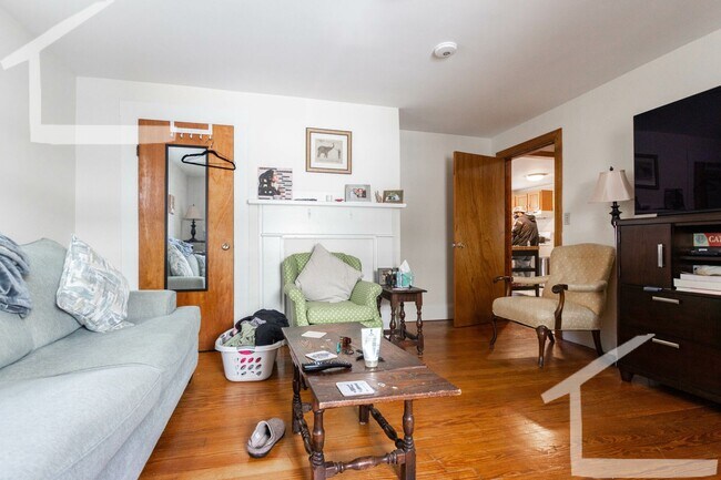 Building Photo - Great Deal! 2-Bed in Brighton