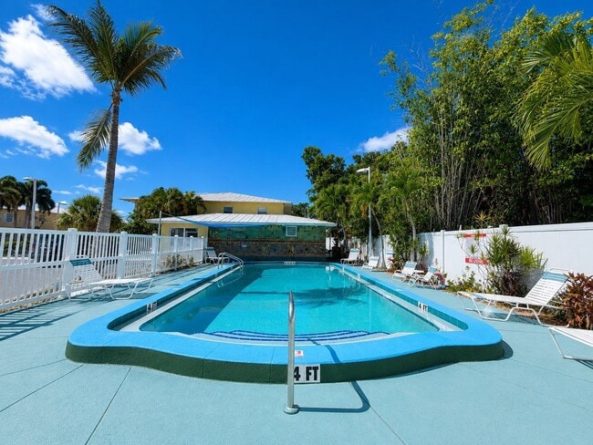 Building Photo - Bradenton Palms