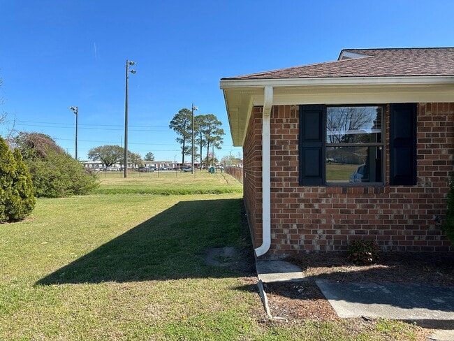 Foto del edificio - 627 Plymouth St