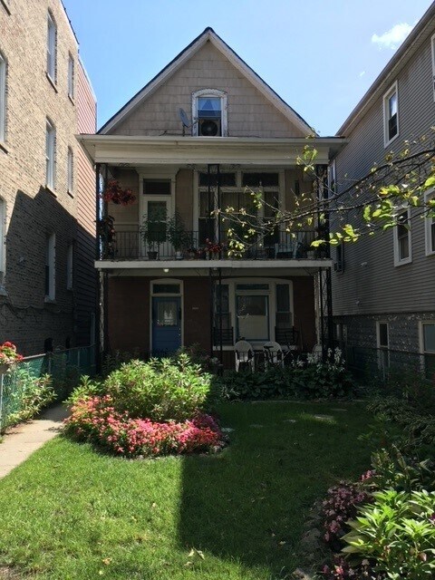 House Front - 1655 N Francisco Ave