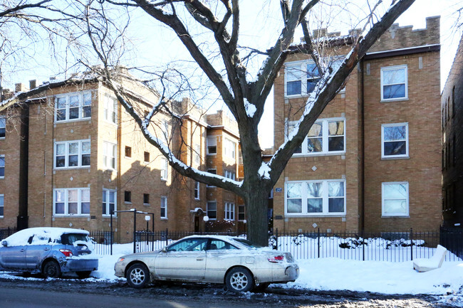 Building Photo - Damen Ave Apartments