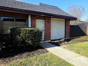 Building Photo - 12040 Mighty Oak Dr