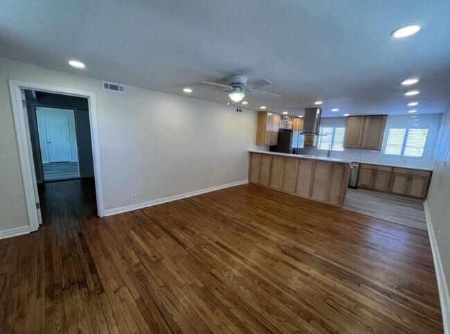 Foto del edificio - 3012 N Lee Ave
