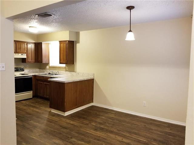 Foto del edificio - 1000 Blue Carriage Ln N