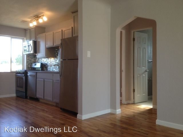 Building Photo - 2 br, 1 bath Apartment - 740 Hazel CT
