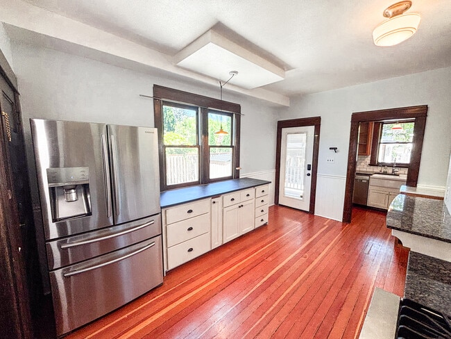Kitchen - 527 NE Fargo St