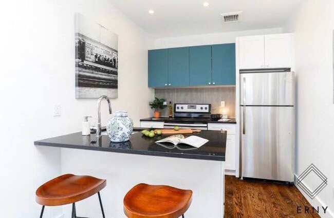 Building Photo - 2246 Clarendon Rd