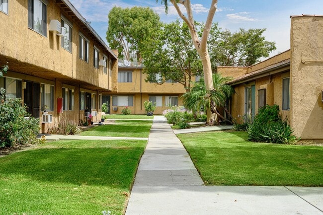 Foto del edificio - La Puente Garden Apts