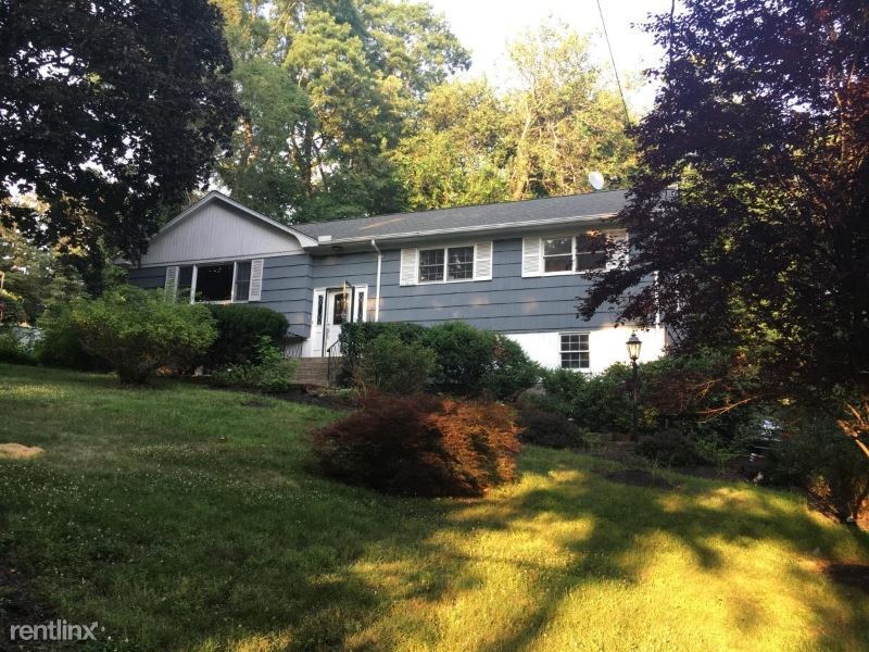 Primary Photo - 4 br, 2.5 bath House - 58 Quakerbridge Rd