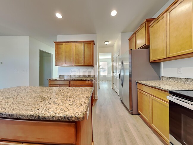 Building Photo - 185 Clubhouse Dr