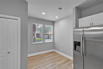 Building Photo - 63 Woodlily Pl