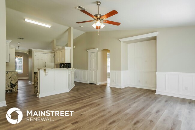 Building Photo - 815 Champion Ave