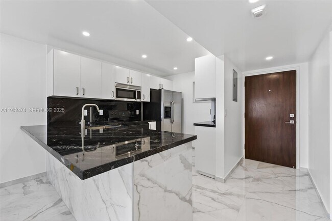 Foto del edificio - 8250 Byron Ave