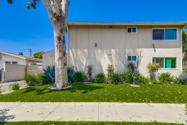 Foto del interior - Classic 2-Story Building in Park Mesa Heig...