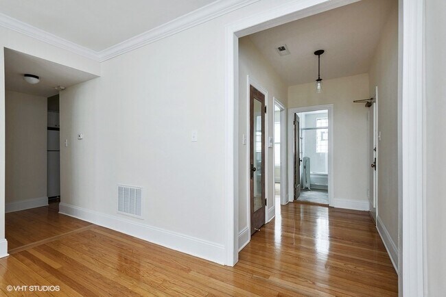 Foto del edificio - 547 Hinman Ave