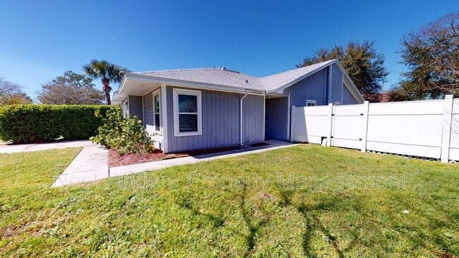 Building Photo - 133 Las Palmas Ln