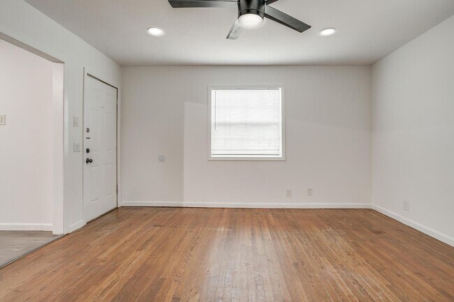 Foto del edificio - Amazing 2 Bed- 1 Bath Home in West Fort Wo...