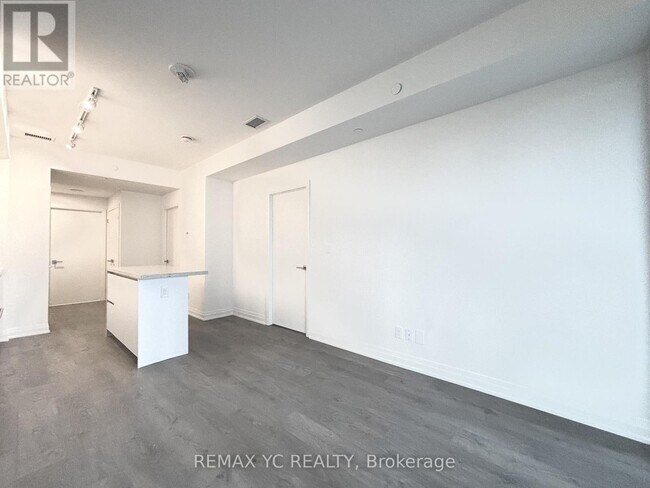 Photo du bâtiment - 4015 The Exchange