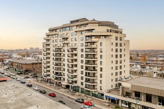 Building Photo - Le Baron 2