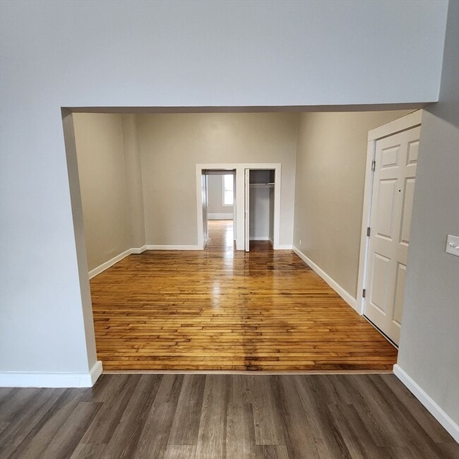 Building Photo - 92.5 Maple St