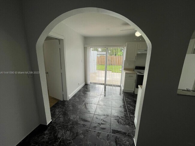 Building Photo - 1730 SW 64th Terrace