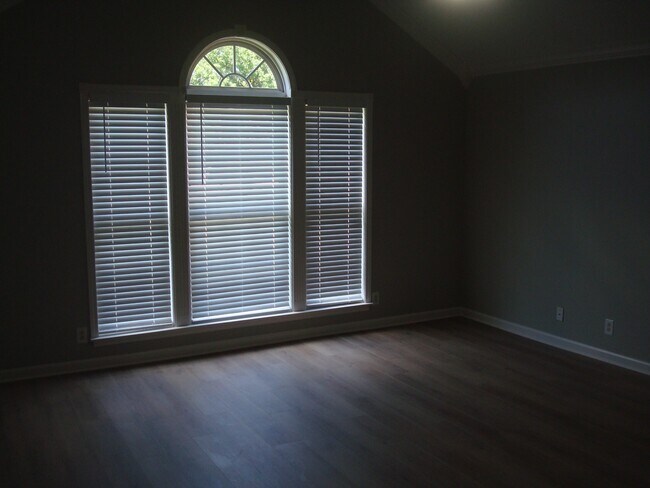Building Photo - 522 Williamsport Dr