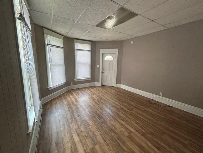 Foto del edificio - 306 N Main St