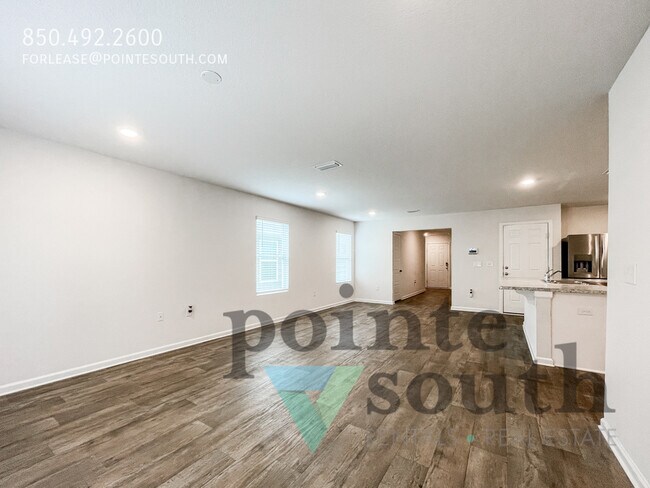 Building Photo - Large Home in NW Pensacola!