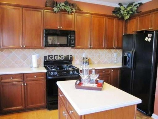Building Photo - 1777 Highlands View Dr