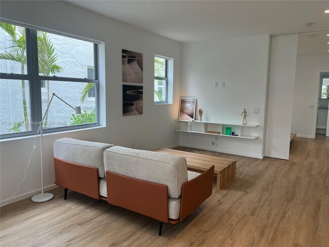 Foto del edificio - 128 NE 46th St
