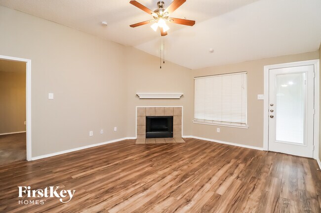 Building Photo - 729 Ridge Top Dr