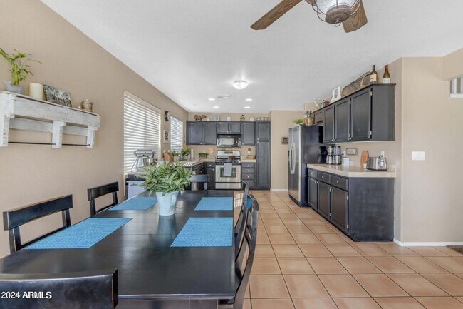 Foto del edificio - 933 W Hudson Way