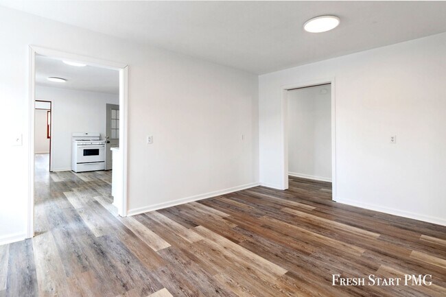 Foto del edificio - Convenient & Comfortable Living in Downtow...