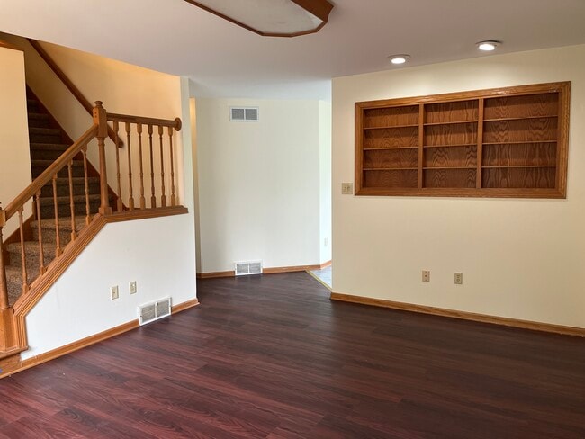 Building Photo - 5849 Oxbow Bend
