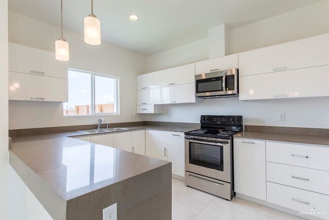 Foto del edificio - 2312 Harmony Ln