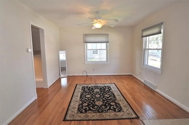 Foto del edificio - 906 Sylvan Ave