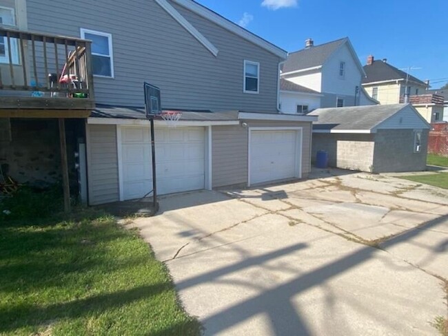 Single car garage. - 25 W Main St