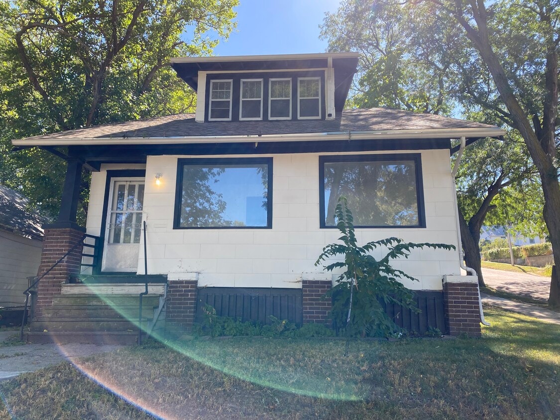 1720 W 5th St, Sioux City, IA 51103 House Rental in Sioux City, IA